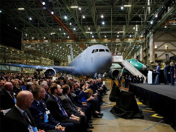 Airbus vượt mặt Boeing, là hãng hàng không đầu tiên trên thế giới có thể bơm xăng tự động khi đang bay - Ảnh 18.