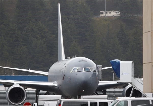 Airbus vượt mặt Boeing, là hãng hàng không đầu tiên trên thế giới có thể bơm xăng tự động khi đang bay - Ảnh 20.