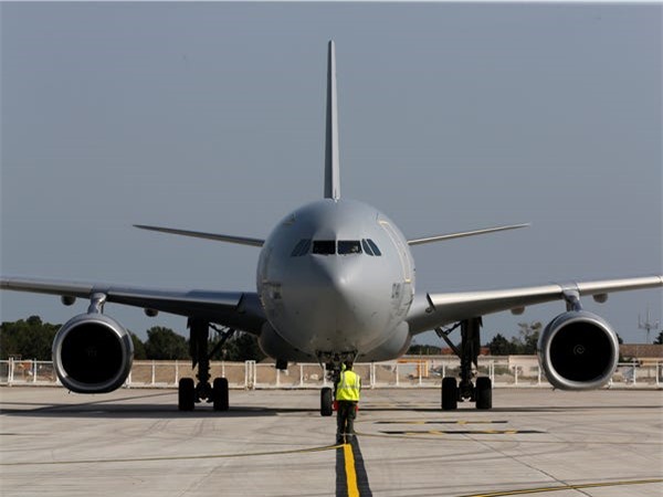 Airbus vượt mặt Boeing, là hãng hàng không đầu tiên trên thế giới có thể bơm xăng tự động khi đang bay - Ảnh 26.