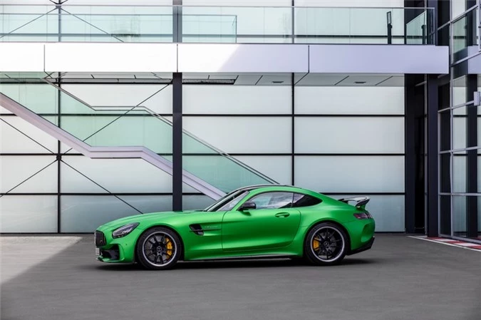 anh chi tiet mercedes-amg gt r gia hon 11 ty dong tai viet nam hinh 6