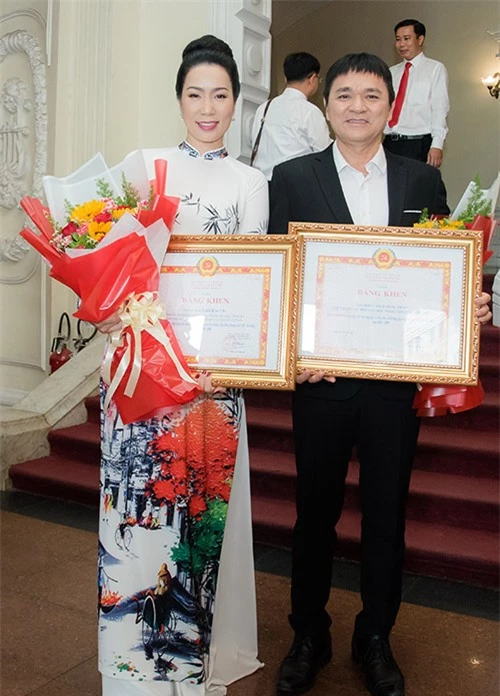 Trịnh Kim Chi hội ngộ đạo diễn Quốc Thảo. Anh cũng được công nhận Công dân tiêu biểu hôm 15/5.