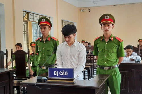 Quảng Nam: Mâu thuẫn gia đình, chồng dùng dao tấn công vợ rồi tự vẫn