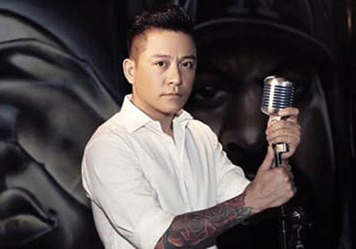 Tuấn Hưng chia sẻ 'gan ruột' với những ca sĩ trẻ mới vào nghề về việc hát lại ca khúc của anh