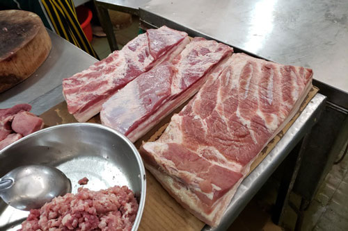 Dân Đà Nẵng không chuộng thịt heo nhập, giá tại chợ vẫn neo ở mức rất cao