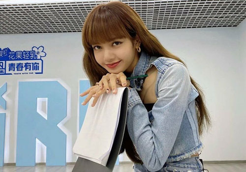 Con gái Trung Quốc đua nhau bắt chước mặc giống hệt Lisa