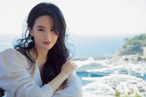 7 sao Hoa Ngữ sinh ra đã 'ngậm thìa vàng': Nhà to như 'sân bay', sở hữu khối tài sản triệu đô