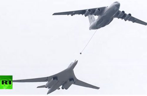 ‘Ngựa thồ’ IL-78M trình diễn khả năng tiếp nhiên liệu cho ‘thiên nga trắng’ Tu-160