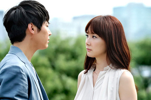 Vợ làm điều này rồi mới chịu kí đơn ly hôn khiến gã chồng ngoại tình giận 'tím mặt' vẫn phải đồng ý