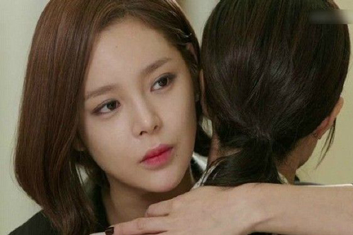 Lén lút ăn ngủ với chồng của bạn thân đến mức có bầu, bồ nhí vẫn leo lẻo 'chồng em không phải gu của chị'