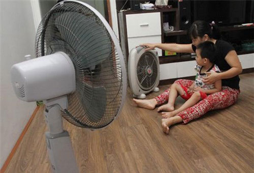 Nhà nồm thì đừng bật quạt, làm theo 3 cách này đảm bảo khô ngay