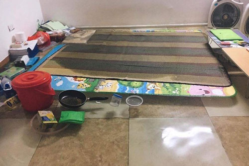 Vừa đi làm về đến nhà, anh chồng giận "điên người" vì bị vợ cho "tập bơi" lúc nửa đêm