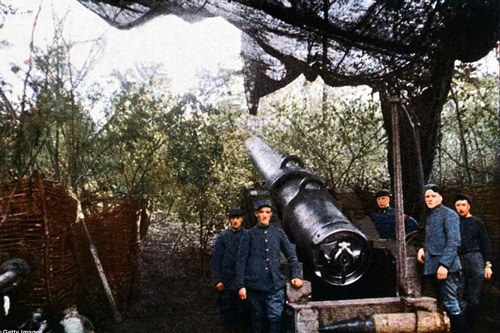 Th&#x1EBF; chi&#x1EBF;n I qua nh&#x1EEF;ng b&#x1EE9;c &#x1EA3;nh m&#xE0;u