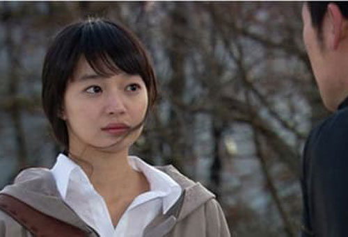 Đến trường đón con, tôi bất ngờ gặp lại cô bạn thời đại học và sốc hơn nữa khi thấy người đi bên cạnh cô ấy