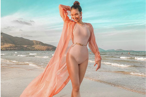 "Mẹ bỉm sữa" Lan Khuê khoe body cực chuẩn sau 6 tháng sinh con nhưng không quên "nói xấu" ông xã thế này đây