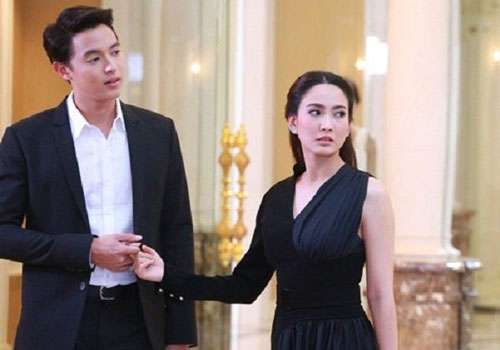 Nửa đêm bắt gặp việc vợ lén lút làm, tôi khuỵu xuống khóc xin tha thứ