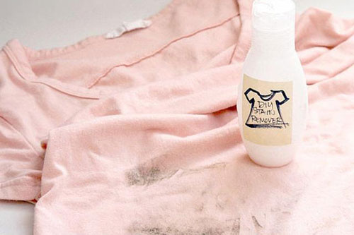 Áo mốc li ti đừng vội vứt đi, ngâm vào chậu nước có pha 1 thứ là tẩy sạch hoàn toàn