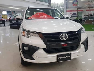 5 xe SUV 7 chỗ bán chạy nhất tháng 4/2020: Toyota Fortuner dẫn đầu