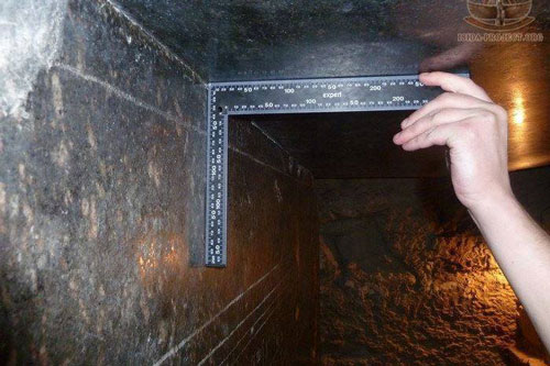 Bí ẩn mê cung cổ đại với những hộp đá vuông hình sắc cạnh khổng lồ nặng hàng trăm tấn 