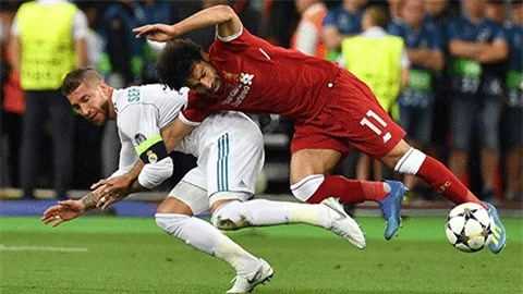 Chiellini nể phục 'dã tâm' của Ramos khi bẻ tay Salah 