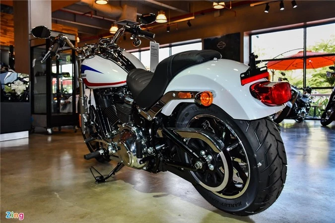 Tùy theo màu sắc, các phiên bản Harley-Davidson Low Rider 2020 tại Việt Nam có giá bán dao động từ 610 đến 620 triệu. Trong đó, mẫu Low Rider màu trắng trong bài viết có giá đề xuất 620 triệu và được nhập khẩu nguyên chiếc từ Thái Lan.