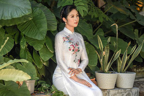 Phản ứng của Hoa hậu Ngọc Hân khi bị "ăn cắp" mẫu thiết kế rồi bán với giá rẻ