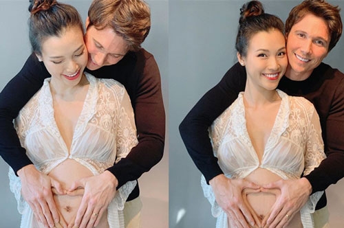 Tình tứ bên ông xã ngoại quốc, Á hậu Hoàng Oanh tiện thể công khai cận cảnh bụng bầu lớn chuẩn bị cho ngày vượt cạn