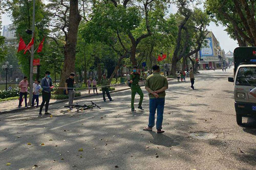 Vụ nam sinh tông trúng cụ bà trên phố đi bộ Hà Nội: Nạn nhân đã tử vong