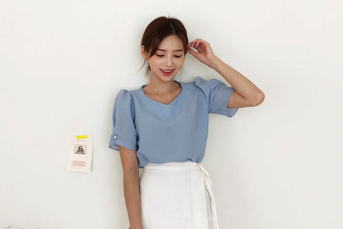 Mặc gì trông trẻ trung với chân váy suông trong mùa hè?