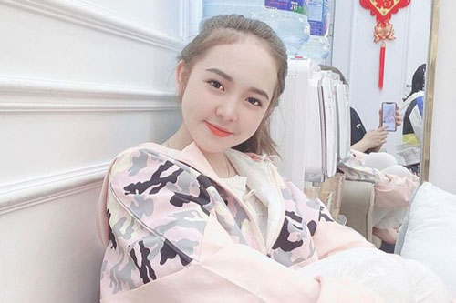 'Hot girl tiểu học' một thời theo đuổi hình ảnh trưởng thành, gợi cảm