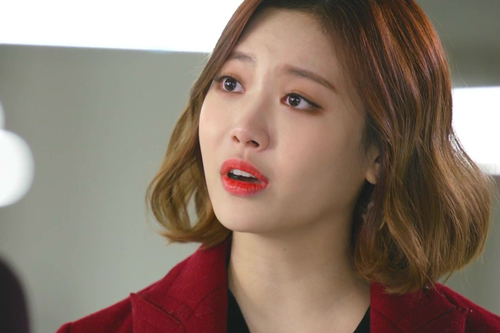 Vợ nấu cho bữa cơm tôm thịt đủ cả, chồng chỉ ăn một bát rồi buông lời 'cay đắng'