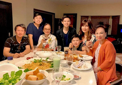 Không riêng Bằng Kiều và vợ cũ mà hai bên thông gia vẫn thân nhau sau khi các con ly hôn