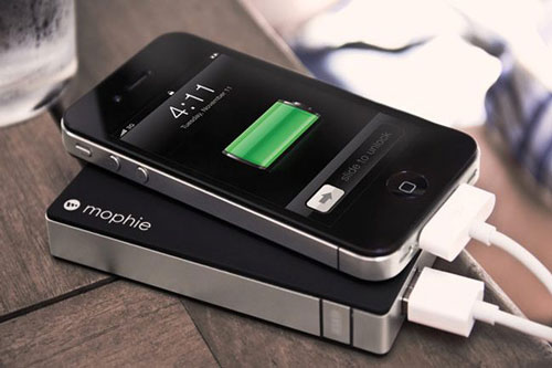 CLIP: 12 sai lầm khiến pin điện thoại của bạn sạc chậm hơn