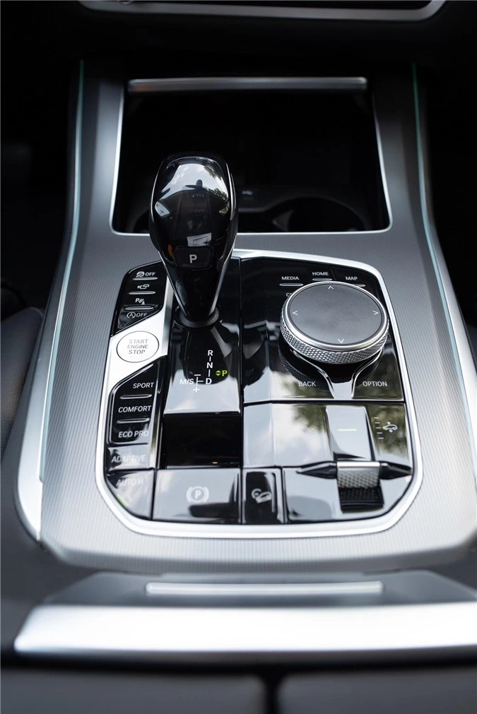 Cụm điều khiển trung tâm trên xe Phiên bản BMW X5 xDrive40i xLine