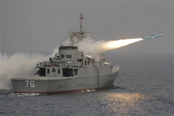 Hải quân Iran bị tên lửa 'nhái' Trung Quốc 'phản chủ'