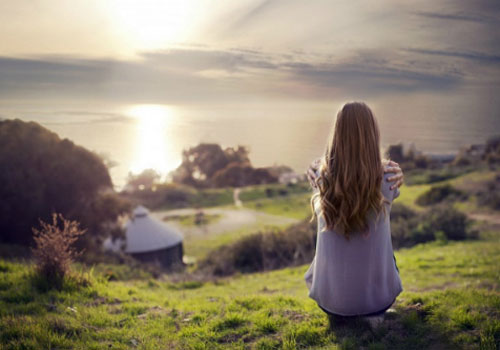 Cậu bạn thân đã có gia đình gần đây cứ bối rối khi gặp tôi