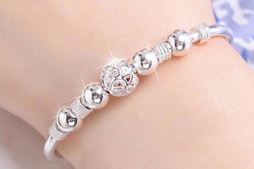 Bỏ túi 5 mẹo phong thủy đơn giản để hóa giải vận hạn, nghênh đón thần tài về cho cả gia đình