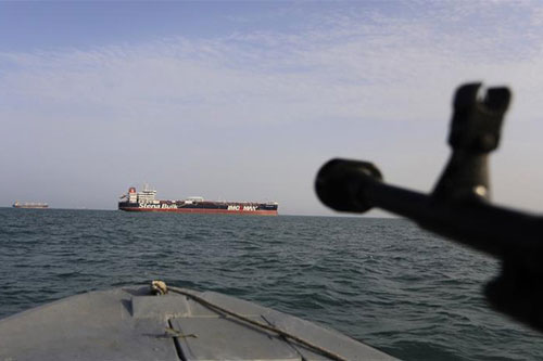 Iran dồn dập cảnh báo Mỹ: Đừng dọa nạt, muốn bắt tàu dầu, hãy nhớ bài học của nước Anh!