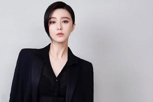 Phạm Băng Băng xinh đẹp cuốn hút tại sân bay