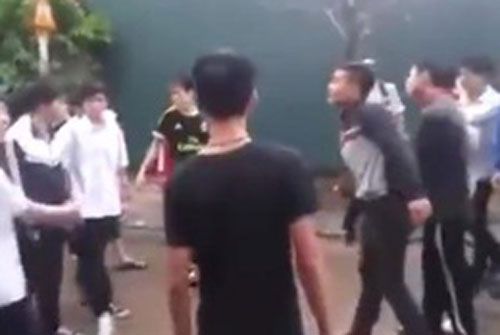 TP.HCM: 2 nhóm học sinh “xử” nhau bằng mã tấu, 3 người bị thương