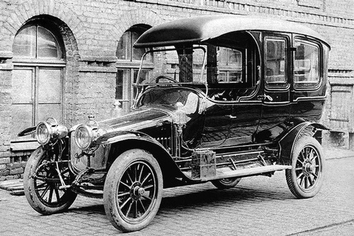 Chiêm ngưỡng những dòng xe cực hiếm từ thời Đế chế Nga và Liên Xô