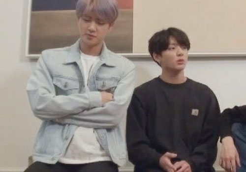 Khoảnh khắc Jung Kook 'nhỏ như em bé'