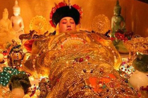 Sự thật ít người biết phía sau tập tục đặt châu báu vào miệng người chết của cổ nhân Trung Hoa