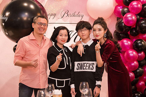 Bố mẹ Huyền My được 'làm mối' cho nhau