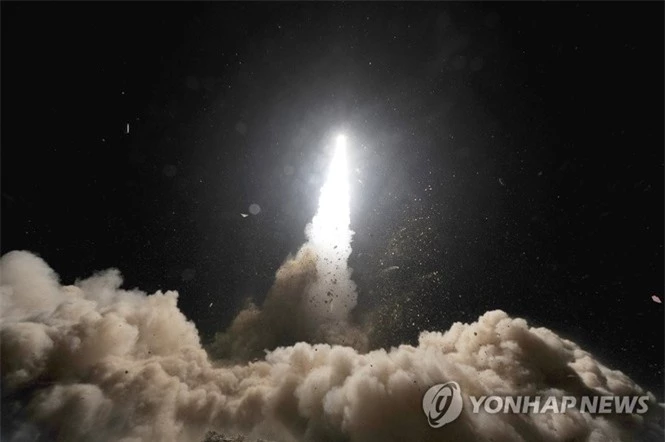 Hàn Quốc phóng tên lửa đạn đạo tầm xa đối trọng với tên lửa Triều Tiên - ảnh 1