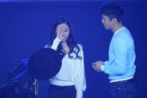 Hành động gây 'sốc' với sao Hoa Ngữ khi gặp thần tượng