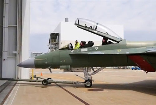 Mỹ ra mắt "siêu ong bắp cày" đủ sức đối đầu với Su-57 Nga?