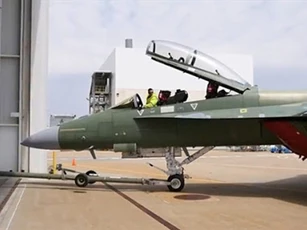 Mỹ ra mắt "siêu ong bắp cày" đủ sức đối đầu với Su-57 Nga?