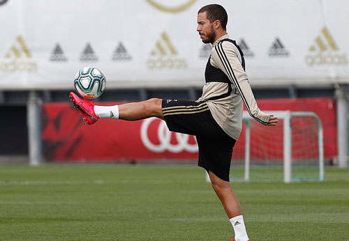 Hazard hào hứng trở lại tập luyện sau khi hồi phục chấn thương