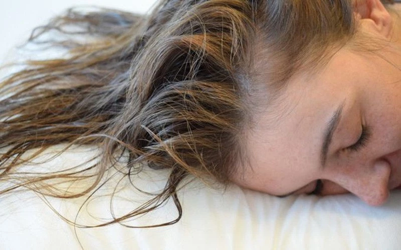 Những thói quen trước khi ngủ khiến sức khỏe bạn tụt dốc thảm hại
