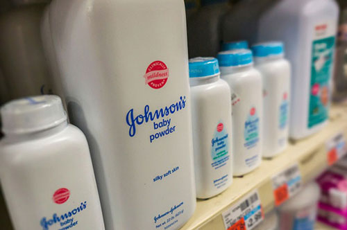 Johnson & Johnson ngừng bán phấn rôm trẻ em vì cáo buộc có chất gây ung thư